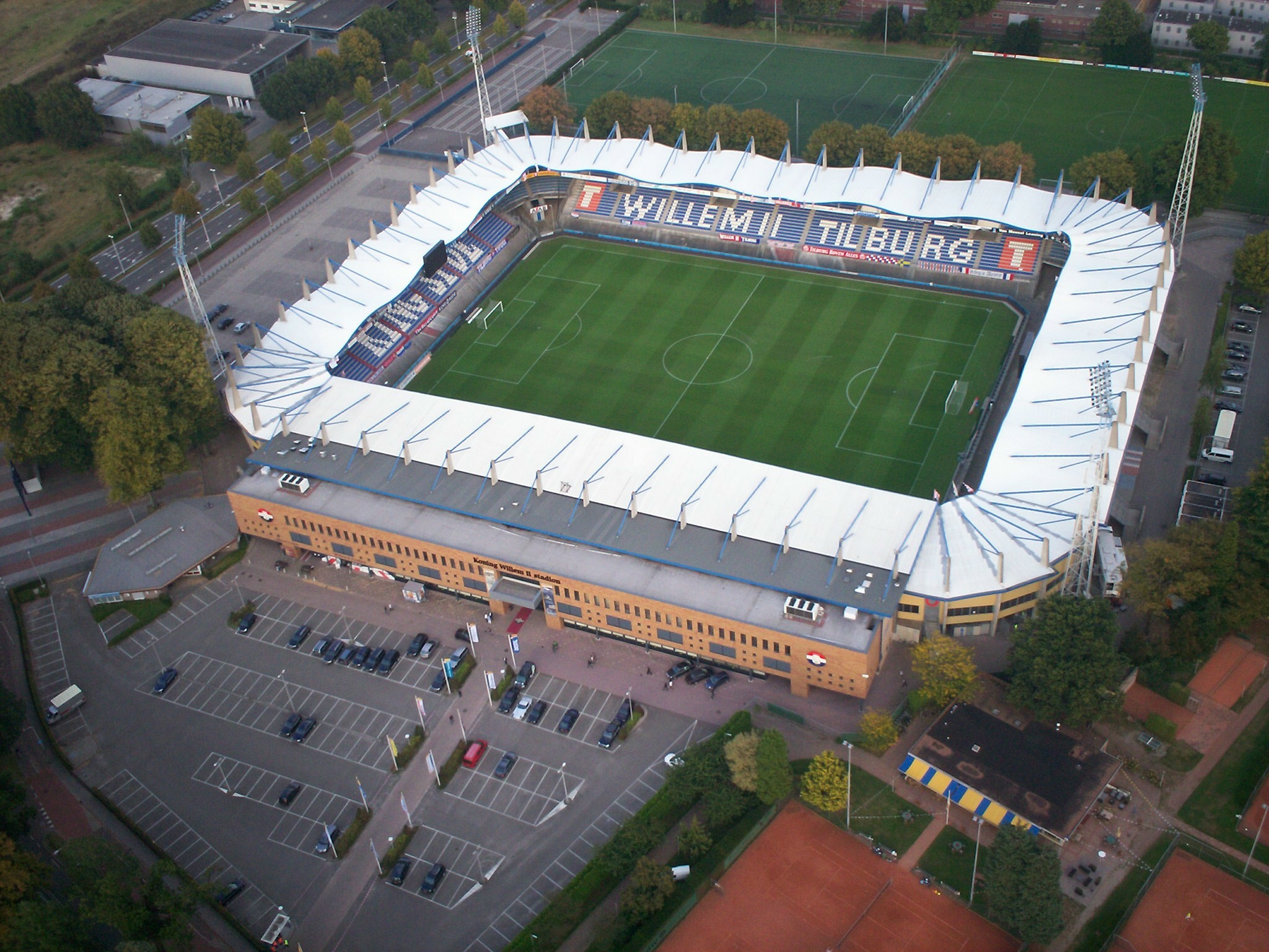 https://scale.lwcdn.nl/imageScaled/?site=sportbedrijf&file=1557221893_WillemIIstadion-2.jpg